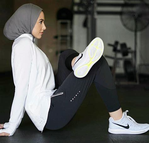 hijab workout clothes.